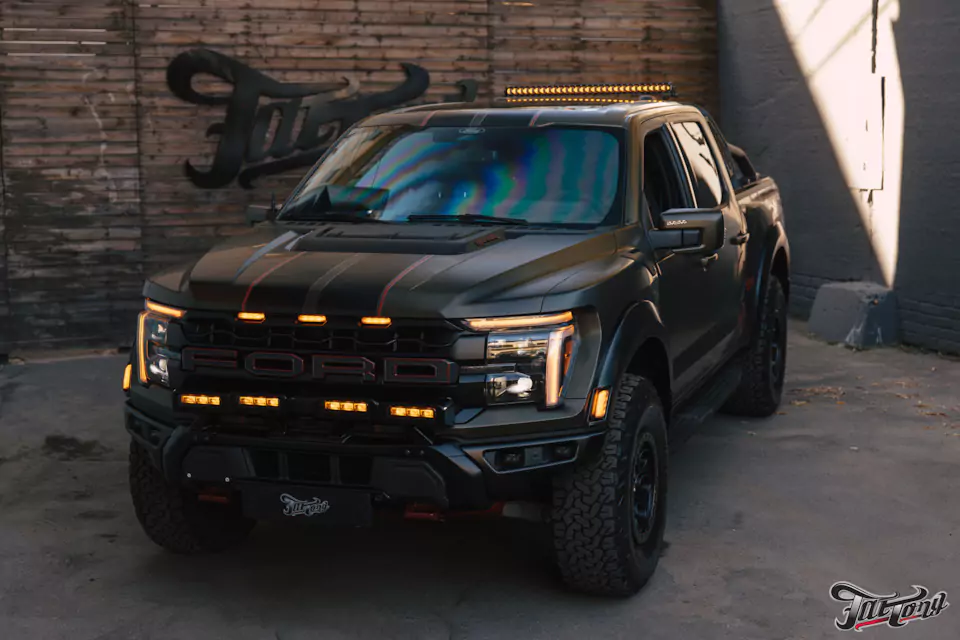 Установили пневмосигнал Тифон Т-37 и дополнительное освещение на Ford Raptor R